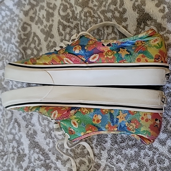 STUNNING NINTENDO MARIO BROTHERS AUTHENTIC VANS - Picture 7 of 11